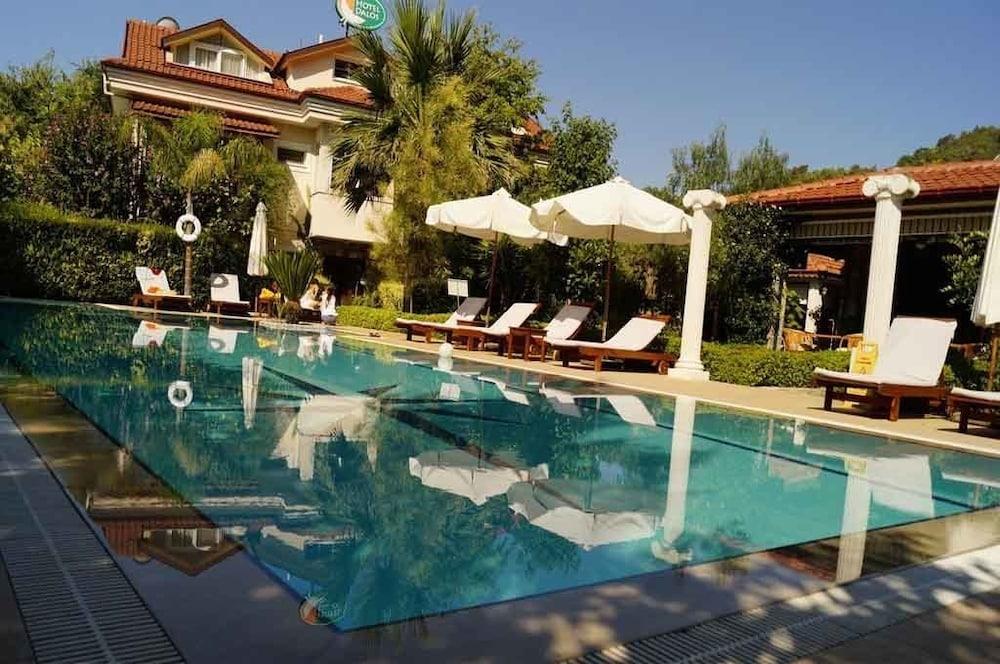 Hotel Dalos เกอเจค ภายนอก รูปภาพ