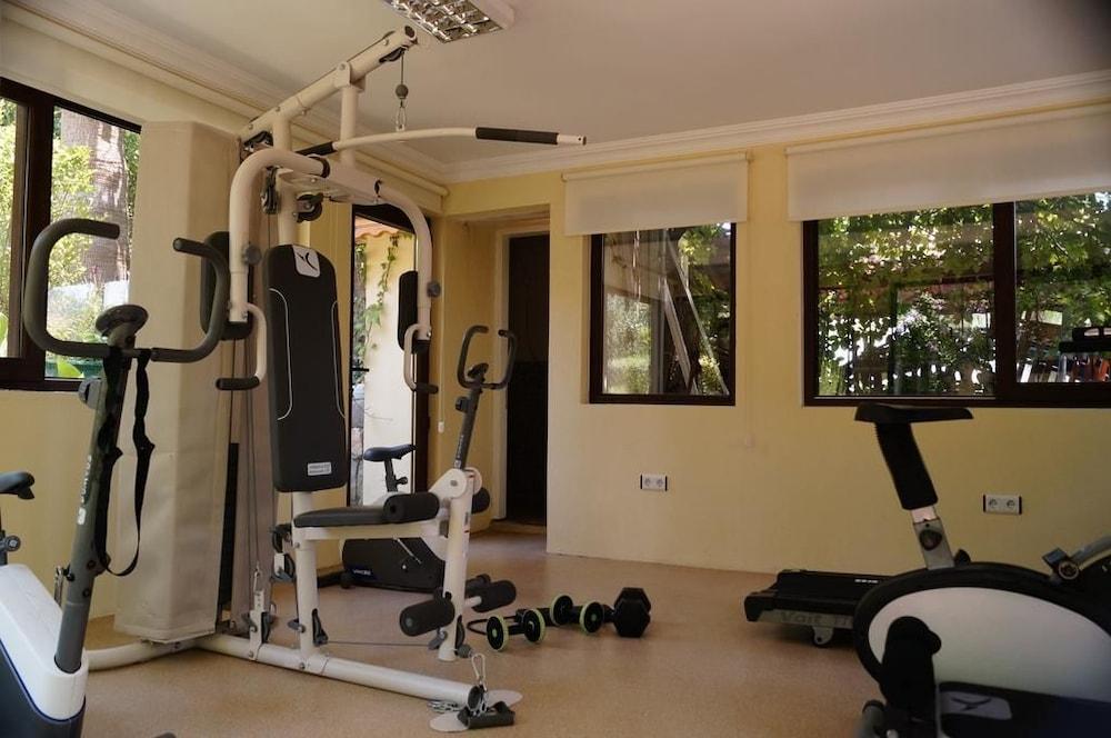 Hotel Dalos เกอเจค ภายนอก รูปภาพ