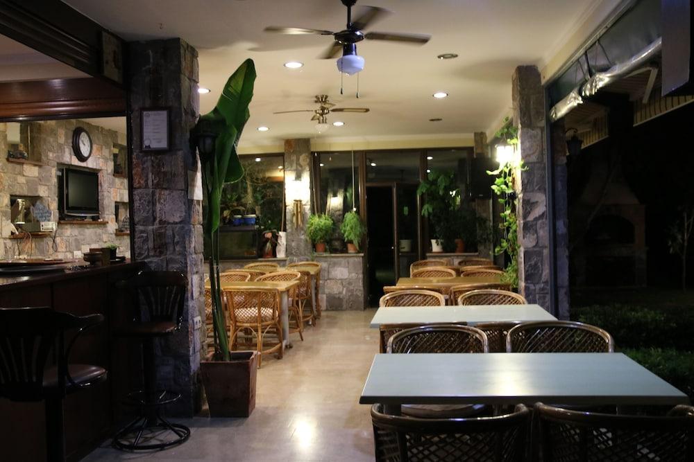 Hotel Dalos เกอเจค ภายนอก รูปภาพ