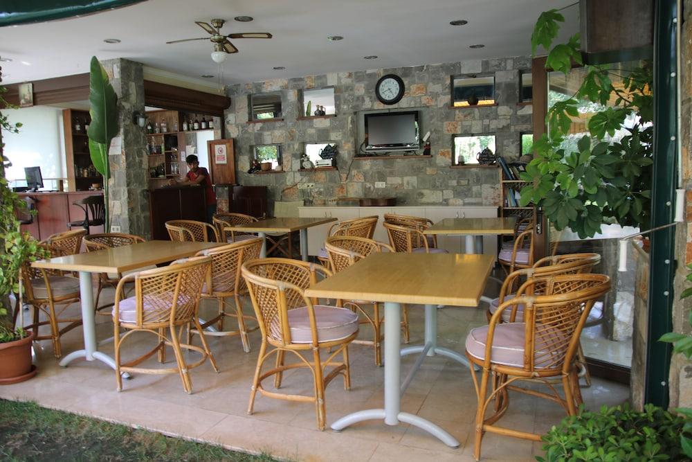 Hotel Dalos เกอเจค ภายนอก รูปภาพ