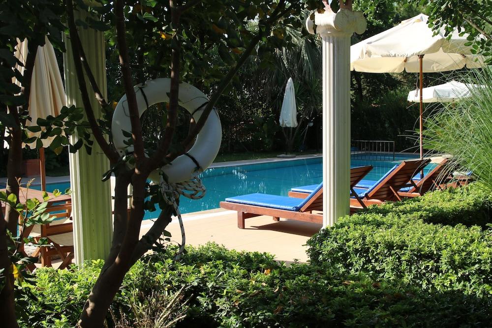 Hotel Dalos เกอเจค ภายนอก รูปภาพ