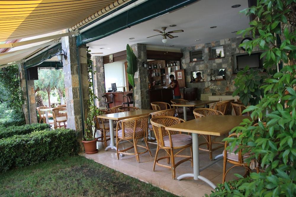 Hotel Dalos เกอเจค ภายนอก รูปภาพ