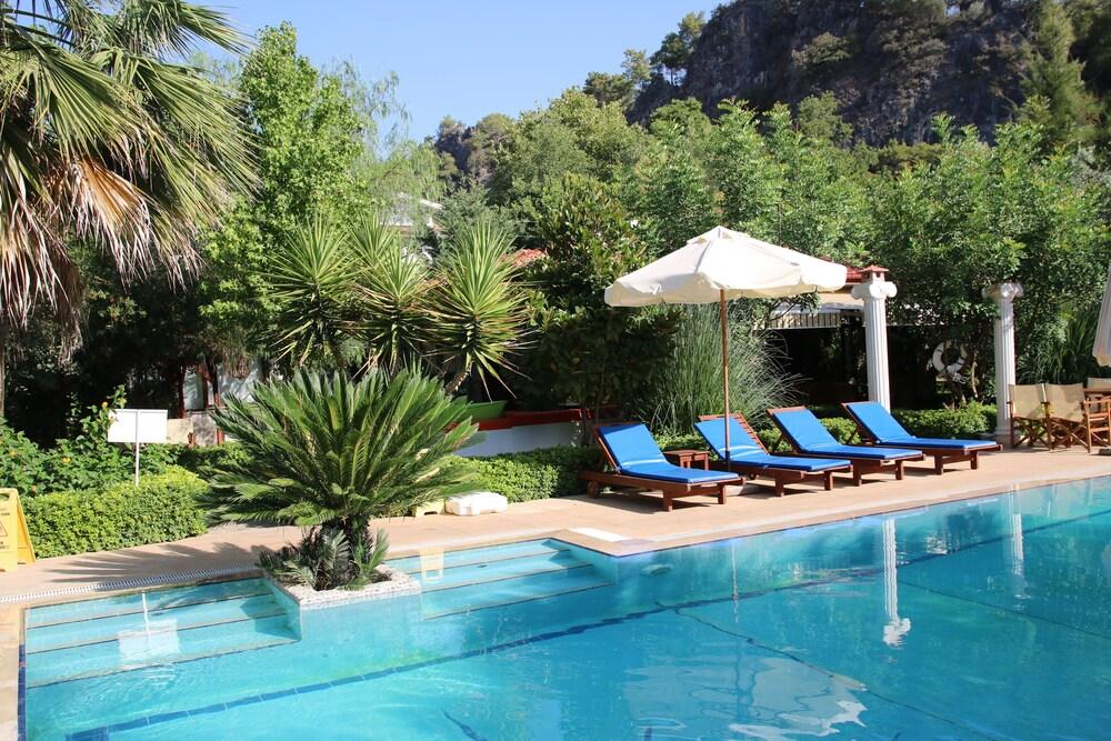 Hotel Dalos เกอเจค ภายนอก รูปภาพ