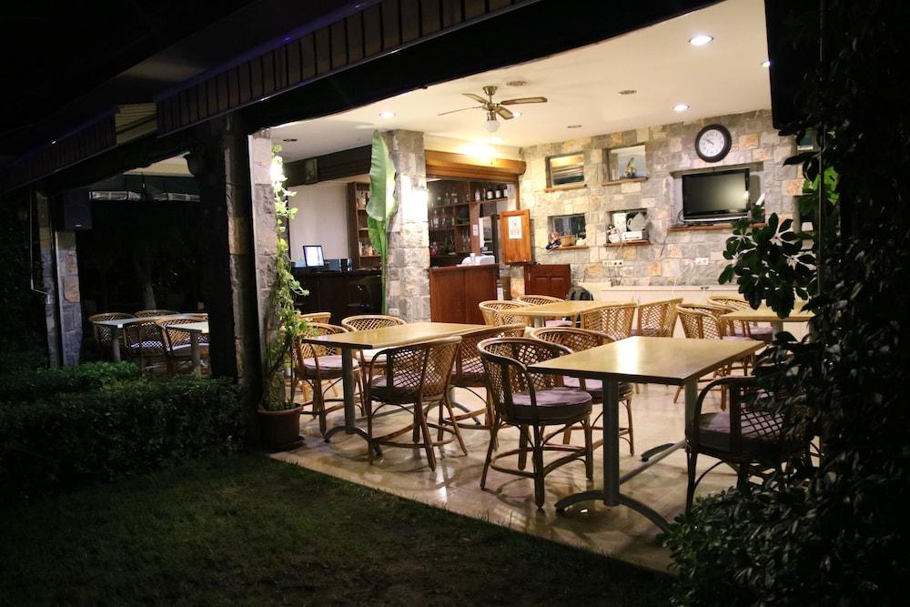 Hotel Dalos เกอเจค ภายนอก รูปภาพ