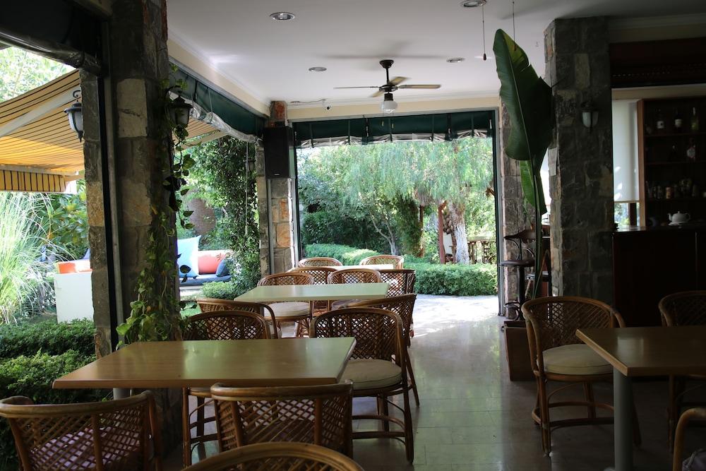 Hotel Dalos เกอเจค ภายนอก รูปภาพ