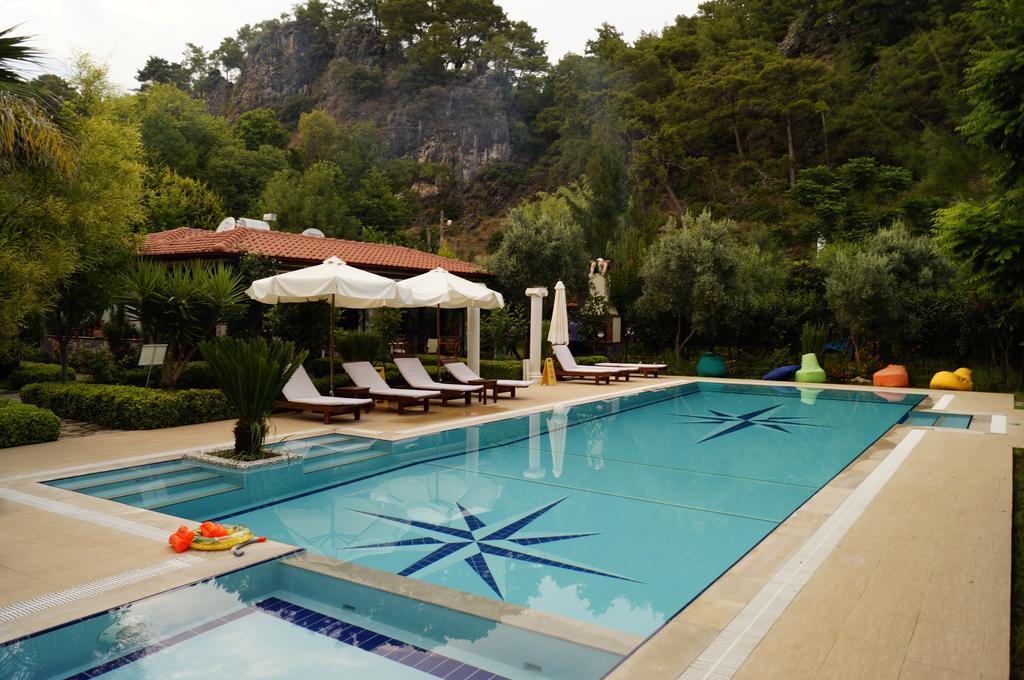 Hotel Dalos เกอเจค ภายนอก รูปภาพ