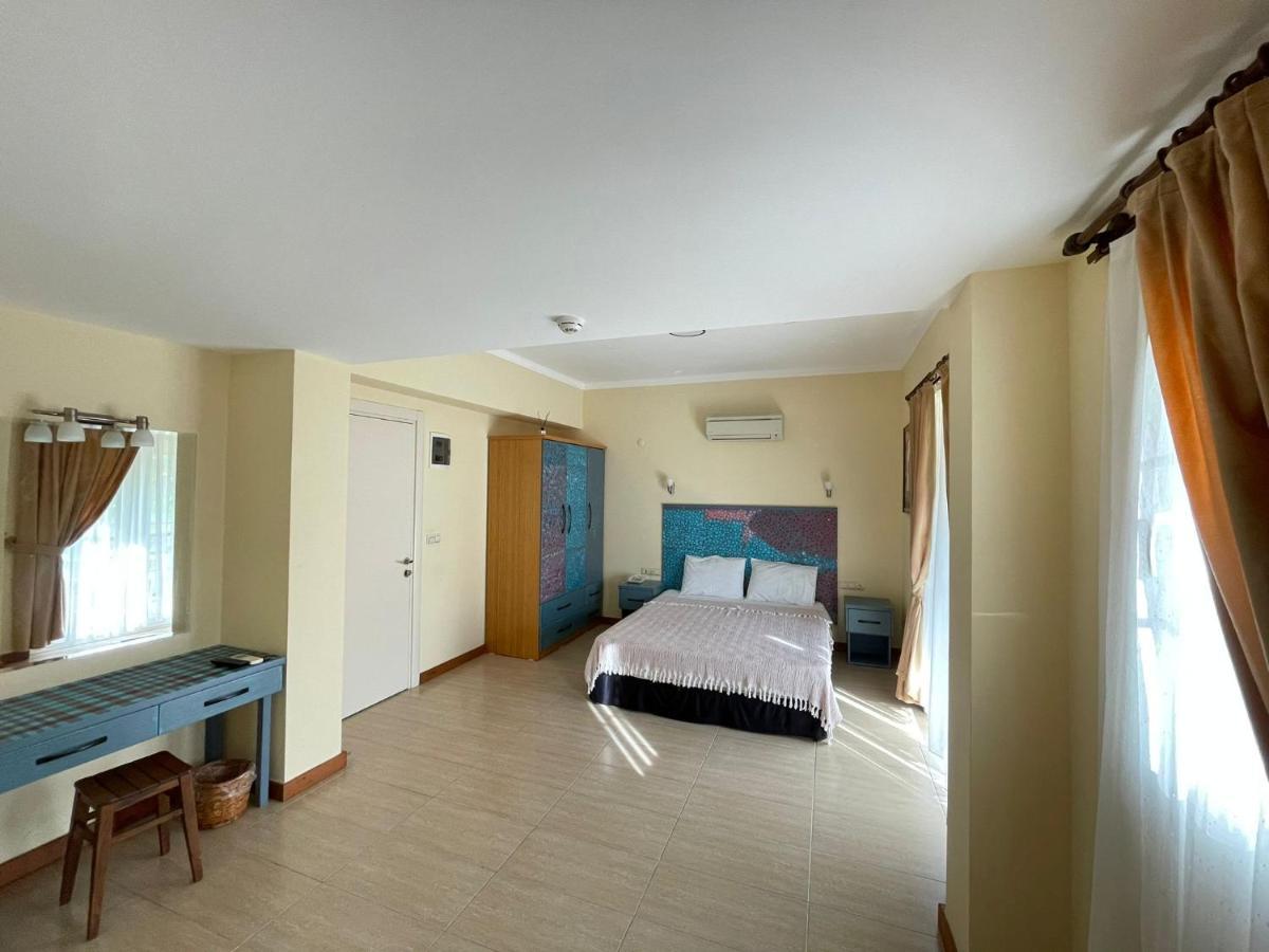 Hotel Dalos เกอเจค ภายนอก รูปภาพ