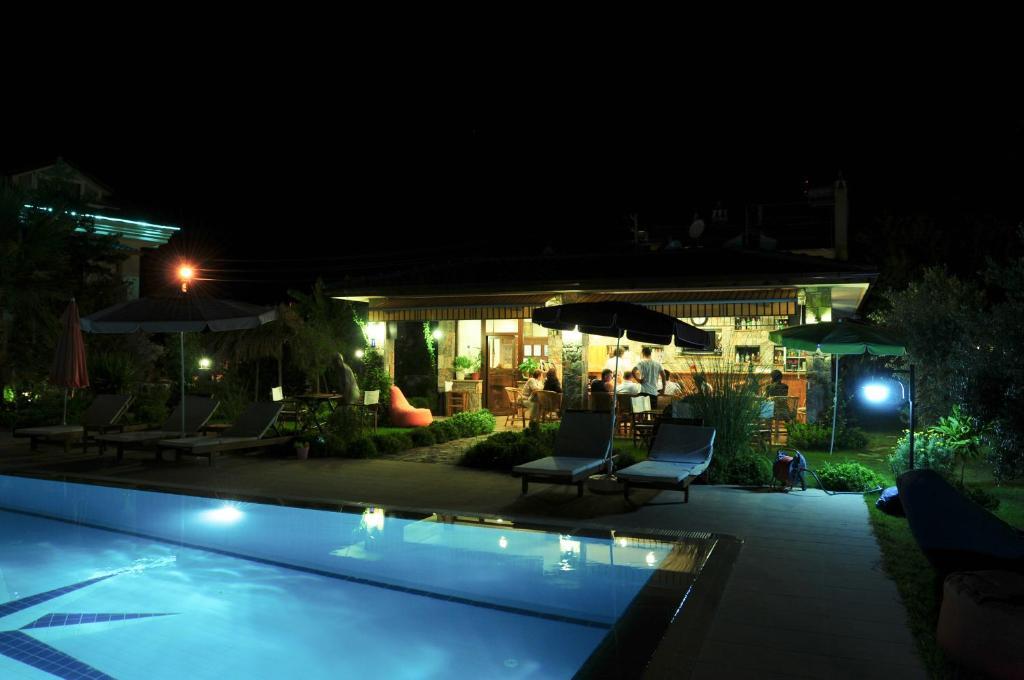Hotel Dalos เกอเจค ภายนอก รูปภาพ