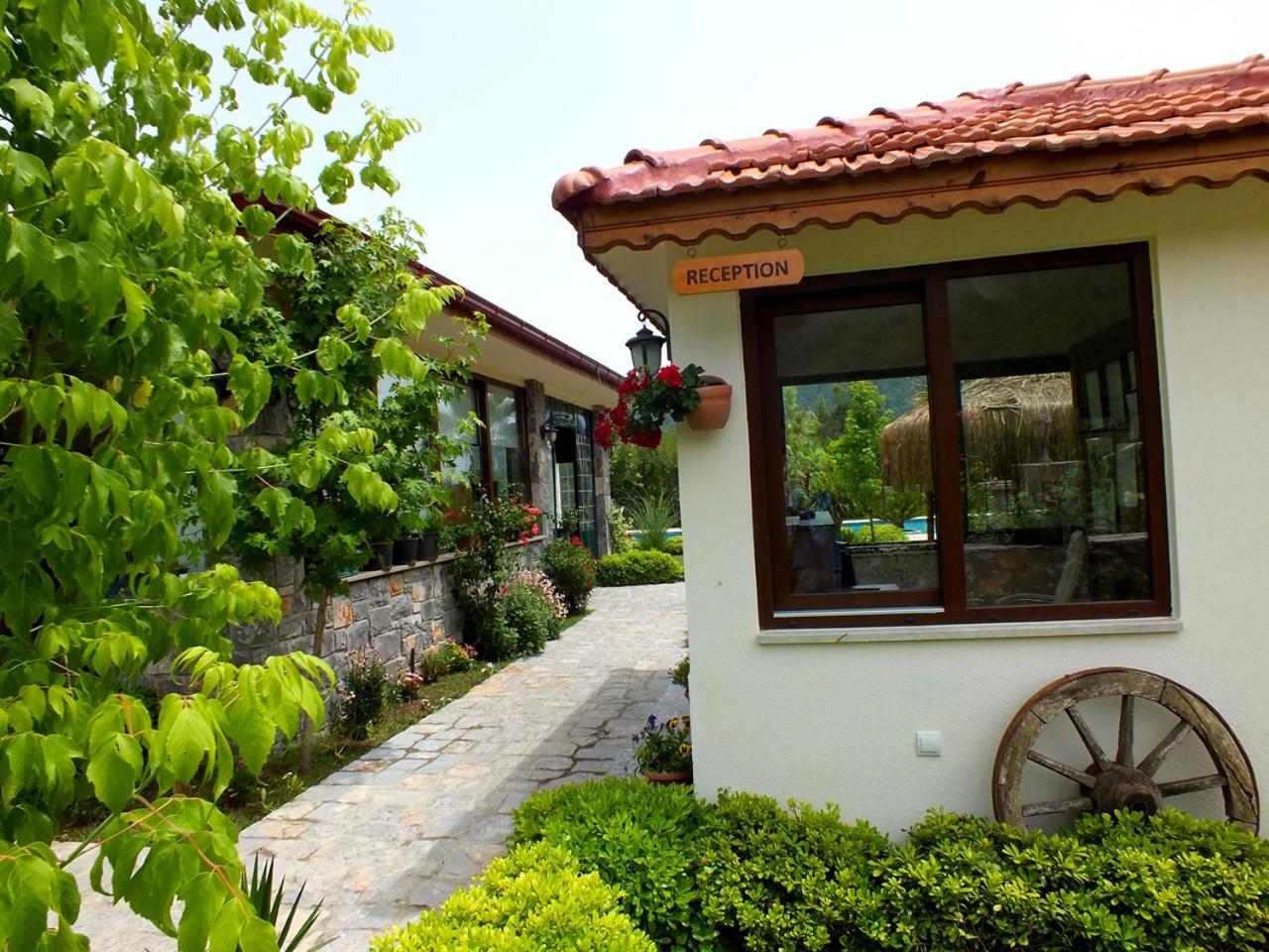 Hotel Dalos เกอเจค ภายนอก รูปภาพ